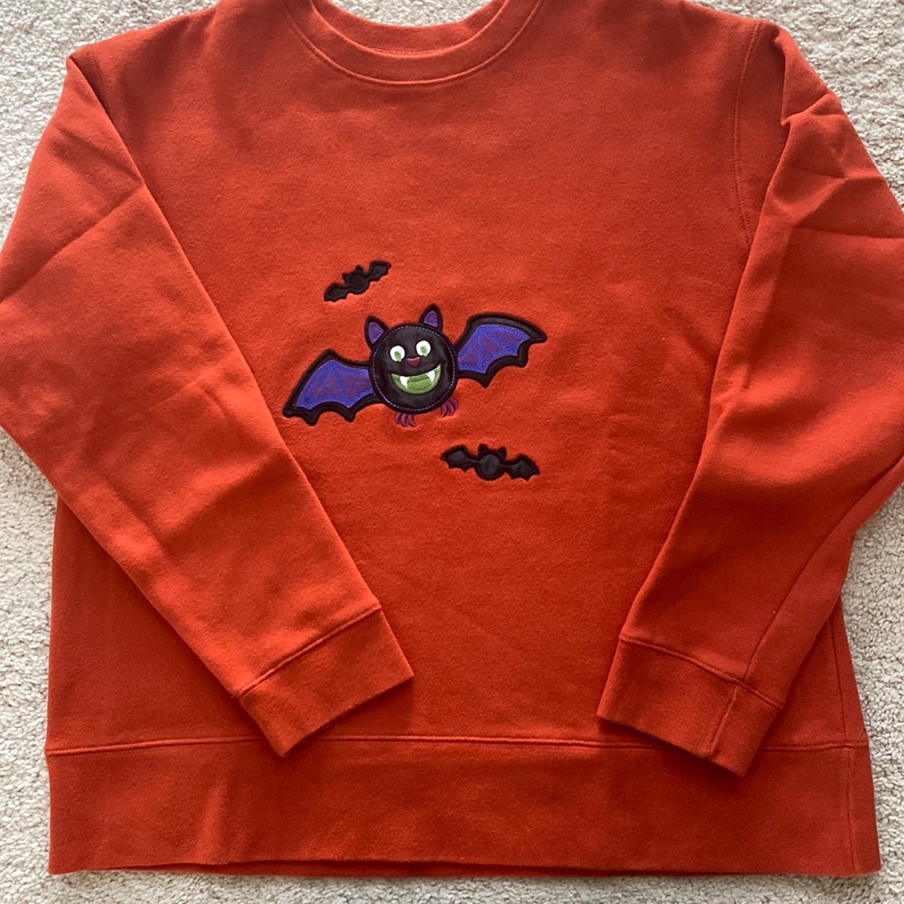 Halloween fleece top with embroidered bats, sz M
